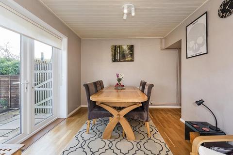 40 Cuxton Close, Bexleyheath, DA6 8JN