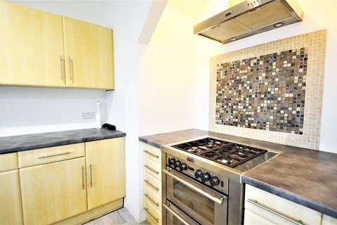 3 bedroom end of terrace house to rent, Selsdon Road, South Croydon, CR2