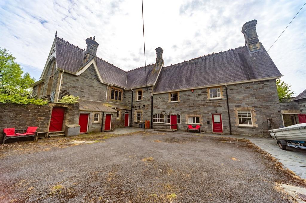 Rear Courtyard