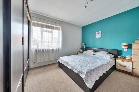 2 bedroom maisonette for sale, Lavender Road, Hillingdon, Middlesex