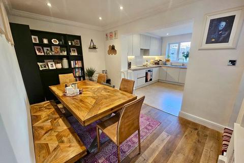 2 bedroom house for sale, Abbots Road, Edgware, HA8
