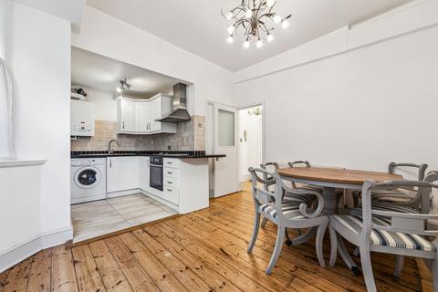 2 bedroom flat to rent, Lyford Road, London SW18