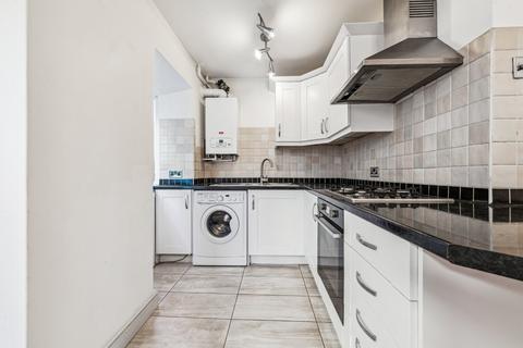 2 bedroom flat to rent, Lyford Road, London SW18