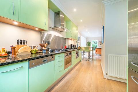 19 King George Square, Richmond, TW10 6LF