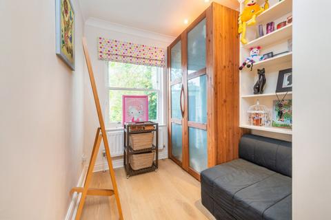 19 King George Square, Richmond, TW10 6LF