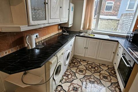 3 bedroom terraced house to rent, Edmund st , Salford Manchester M6