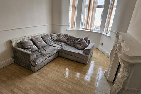 3 bedroom terraced house to rent, Edmund st , Salford Manchester M6