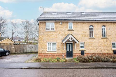 4 bedroom semi-detached house to rent, Lavender Crescent, Herts AL3