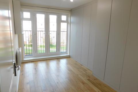 2 bedroom apartment to rent, Field House, Morden SM4