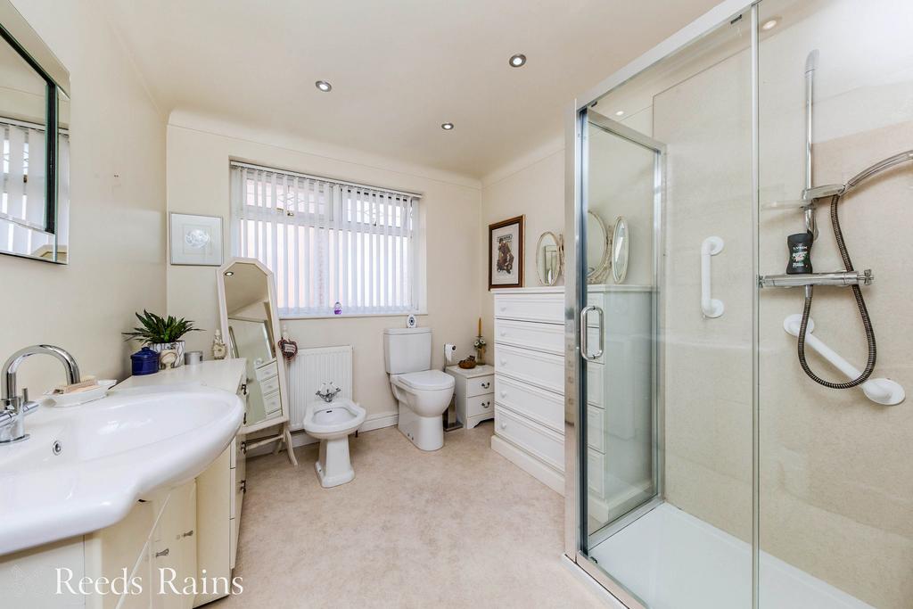 Shower Room/ WC