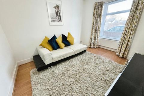 3 bedroom terraced house to rent, Cranley Road, London E13