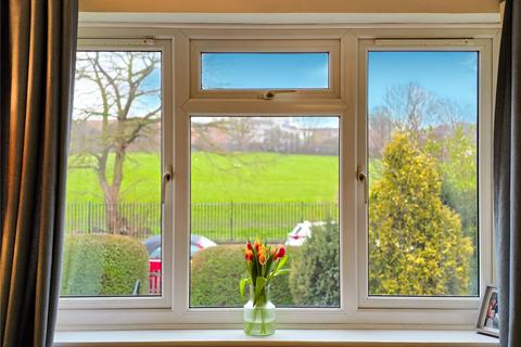 70 Queenscroft Road, London, SE9 5EJ