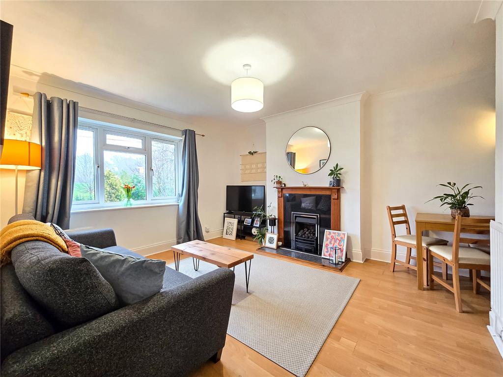 Living Room / Dining