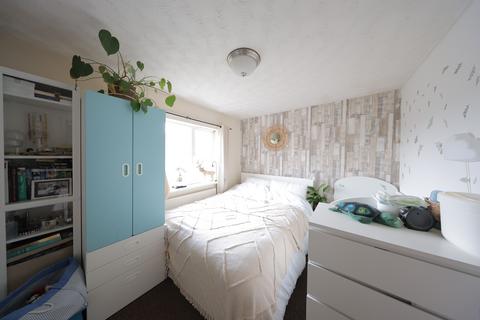 2 bedroom end of terrace house for sale, St Leonards Close, Grays