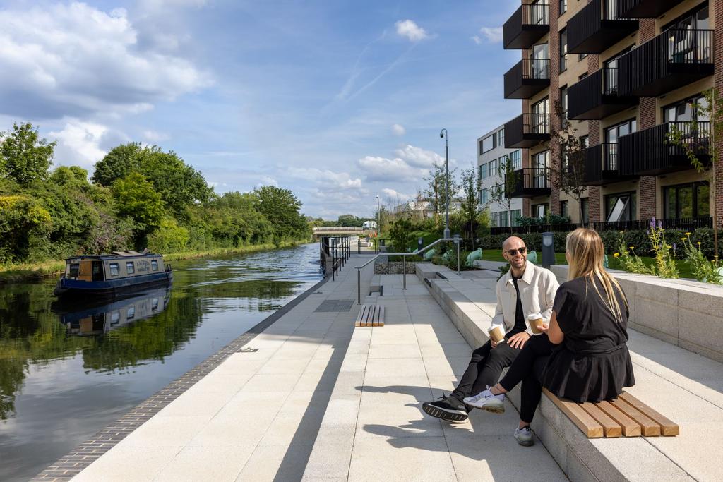 Hayes Village Grand Union Canal - Lifestyle...
