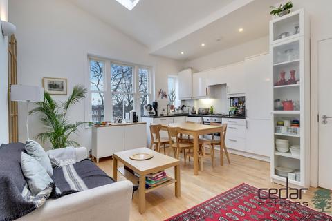 3 bedroom flat to rent, Hilldrop Road, Kentish Town N7