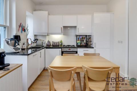 3 bedroom flat to rent, Hilldrop Road, Kentish Town N7