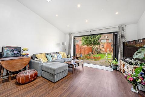 3 bedroom terraced house for sale, Hollies Road, London W5