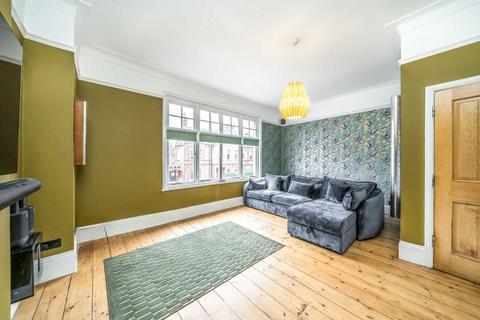 3 bedroom flat for sale, Barcombe Avenue, London SW2