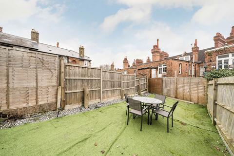 3 bedroom flat for sale, Barcombe Avenue, London SW2