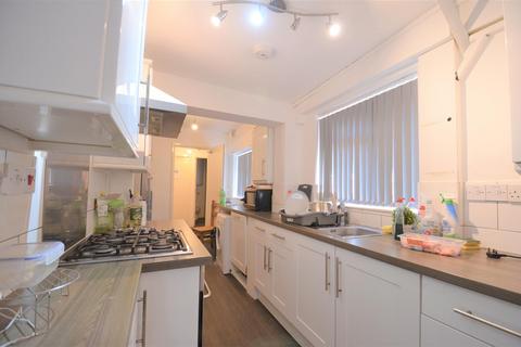 5 bedroom terraced house to rent, Milner Road, Selly Oak, Birmingham B29