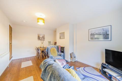 71 Woodside View, Leeds, LS4 2QS