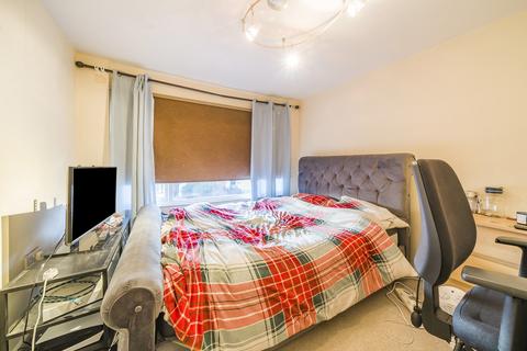 71 Woodside View, Leeds, LS4 2QS