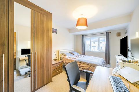 71 Woodside View, Leeds, LS4 2QS