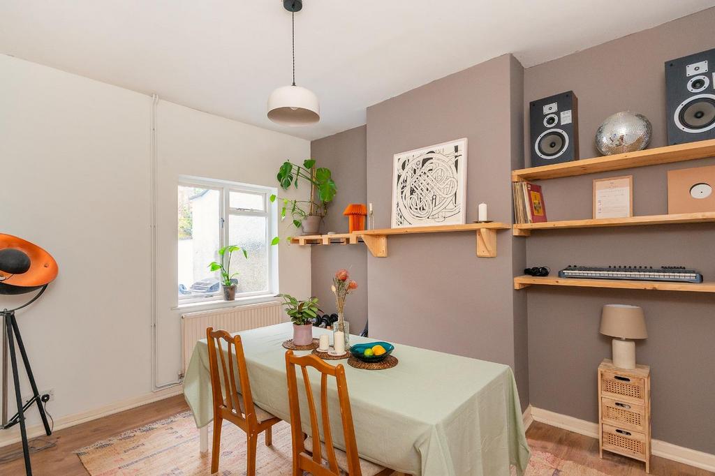 6 S6 AMR - Dining Room C.jpg