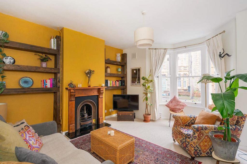 6 S6 AMR - Living Room C.jpg