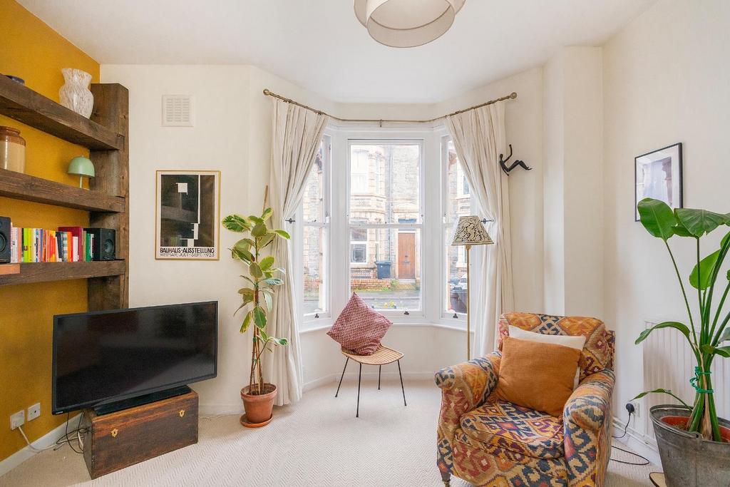 6 S6 AMR - Living Room B.jpg