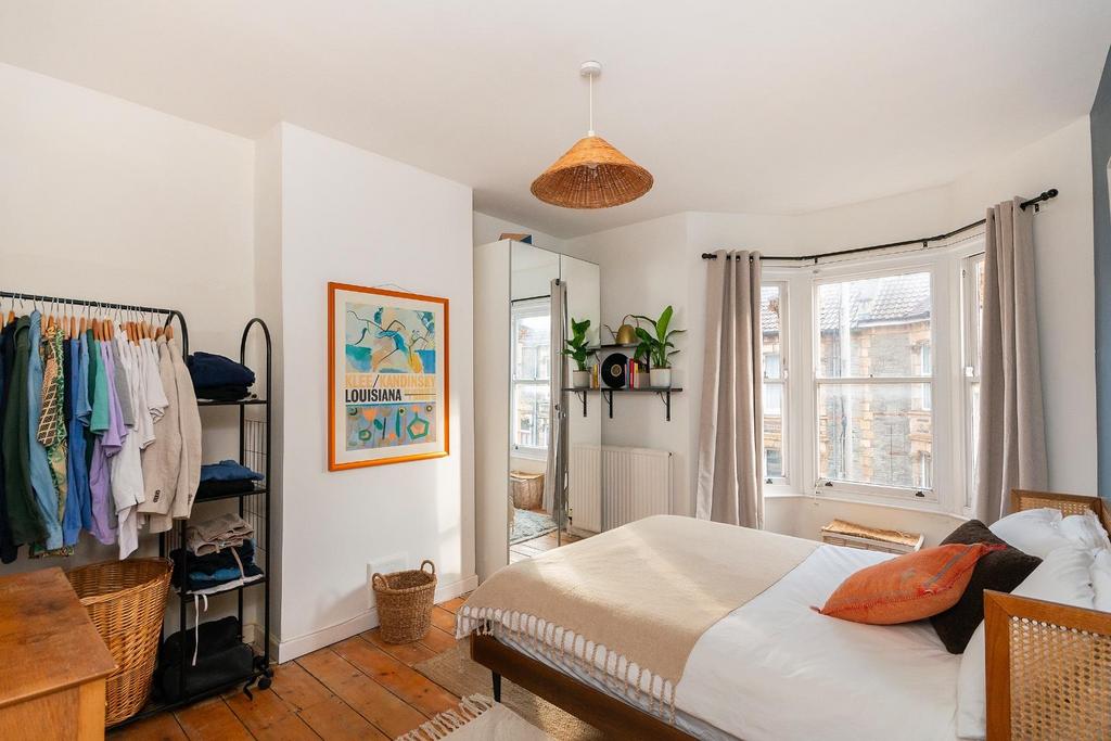 6 S6 AMR - Bedroom E.jpg