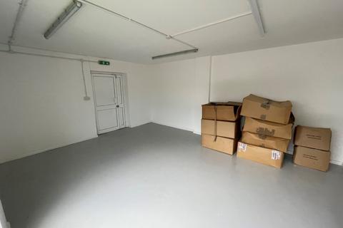 Warehouse to rent, Unit 6 Dominion Trade Centre, Dominion Way West, Worthing, West Sussex, BN14