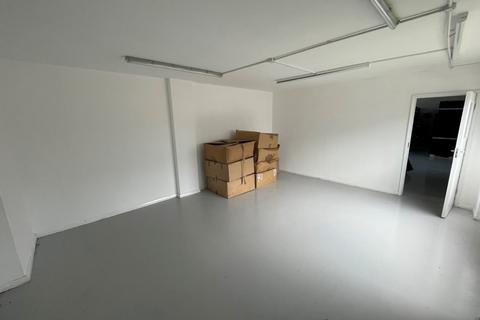 Warehouse to rent, Unit 6 Dominion Trade Centre, Dominion Way West, Worthing, West Sussex, BN14