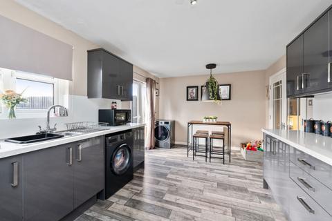 15 Fernieside Place, Edinburgh, EH17 7LF