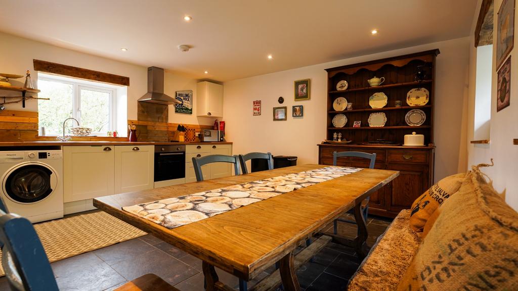 Kitchen/Dining Room 2