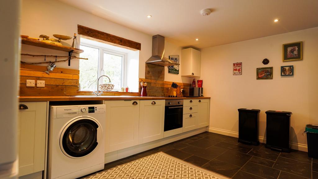 Kitchen/Dining Room 2