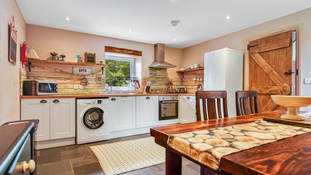 Kitchen/Dining Room 1