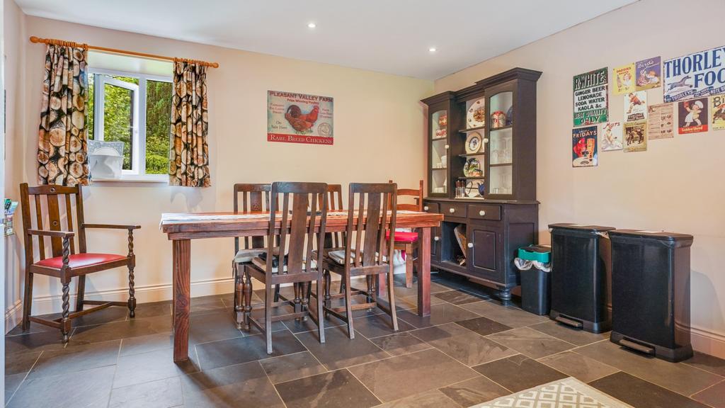 Kitchen/Dining Room 1