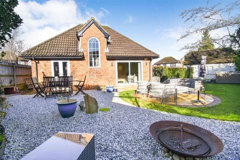 3 bedroom bungalow for sale, Alverstoke Gardens, Hampshire GU11