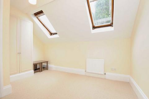 2 bedroom flat for sale, Streatham Common North, London SW16