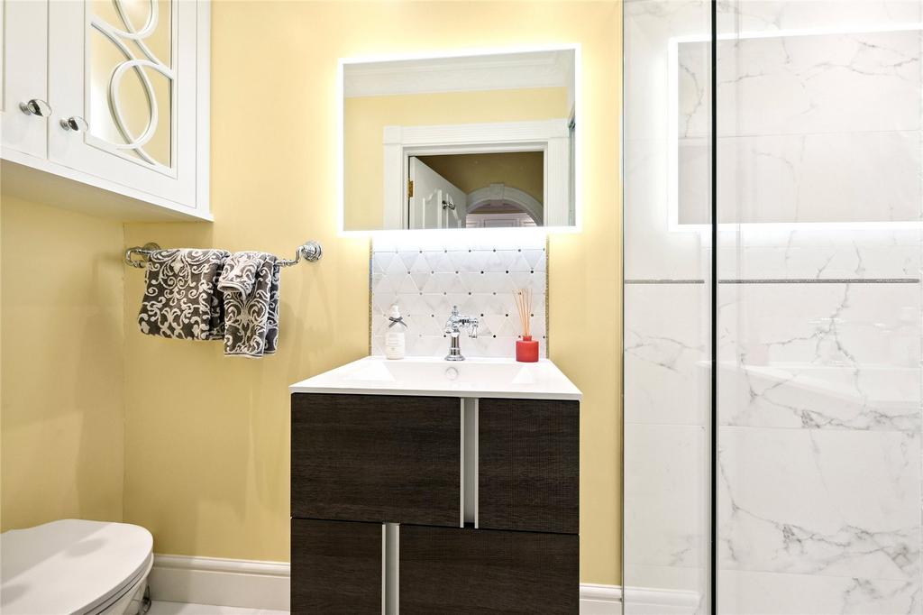 Family Shower Room