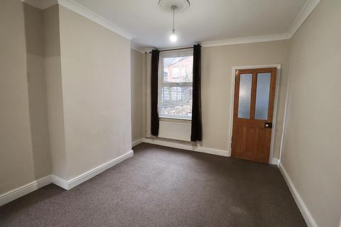 2 bedroom terraced house to rent, Poole Street, Mounts, Northampton, NN1