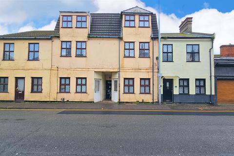 2 bedroom flat for sale, High Street, Gorleston,