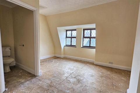 2 bedroom flat for sale, High Street, Gorleston,