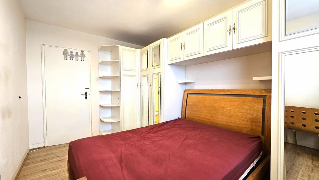 Apartment in London - More