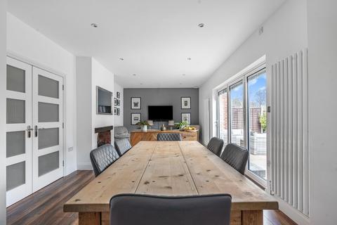 Grosvenor Road, Staines-upon-Thames, TW18