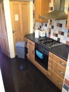 3 bedroom flat to rent, Simonside Terrace, Newcastle Upon Tyne NE6