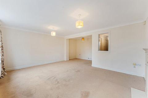 15 Lanark Gardens, Widnes, WA8 9DT
