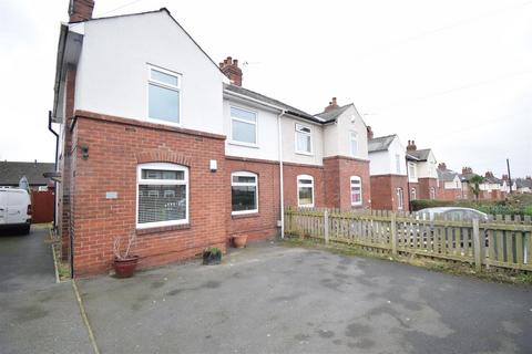 3 bedroom semi-detached house to rent, North Lane, Leeds LS26